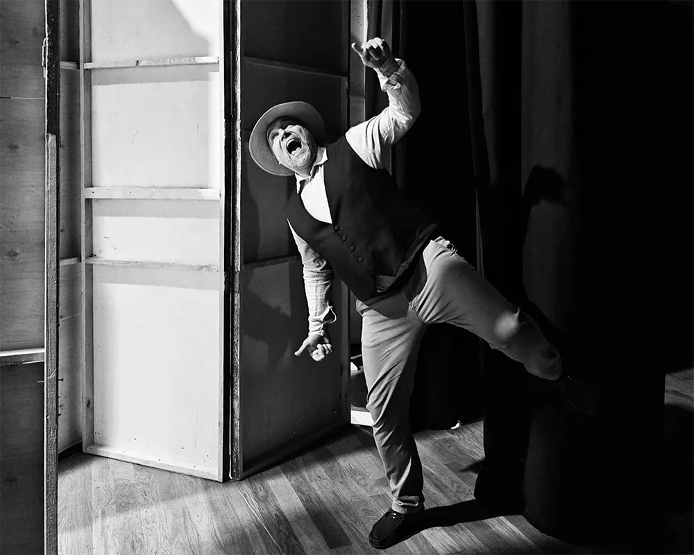 Łukasz Nowicki - scena MediaQ Art