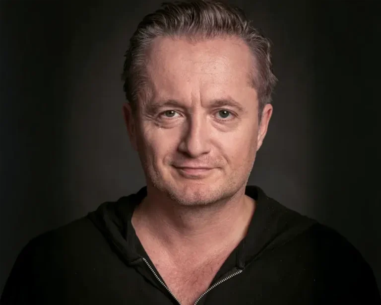 Aktor Mikołaj Cieślak - MediaQ Art